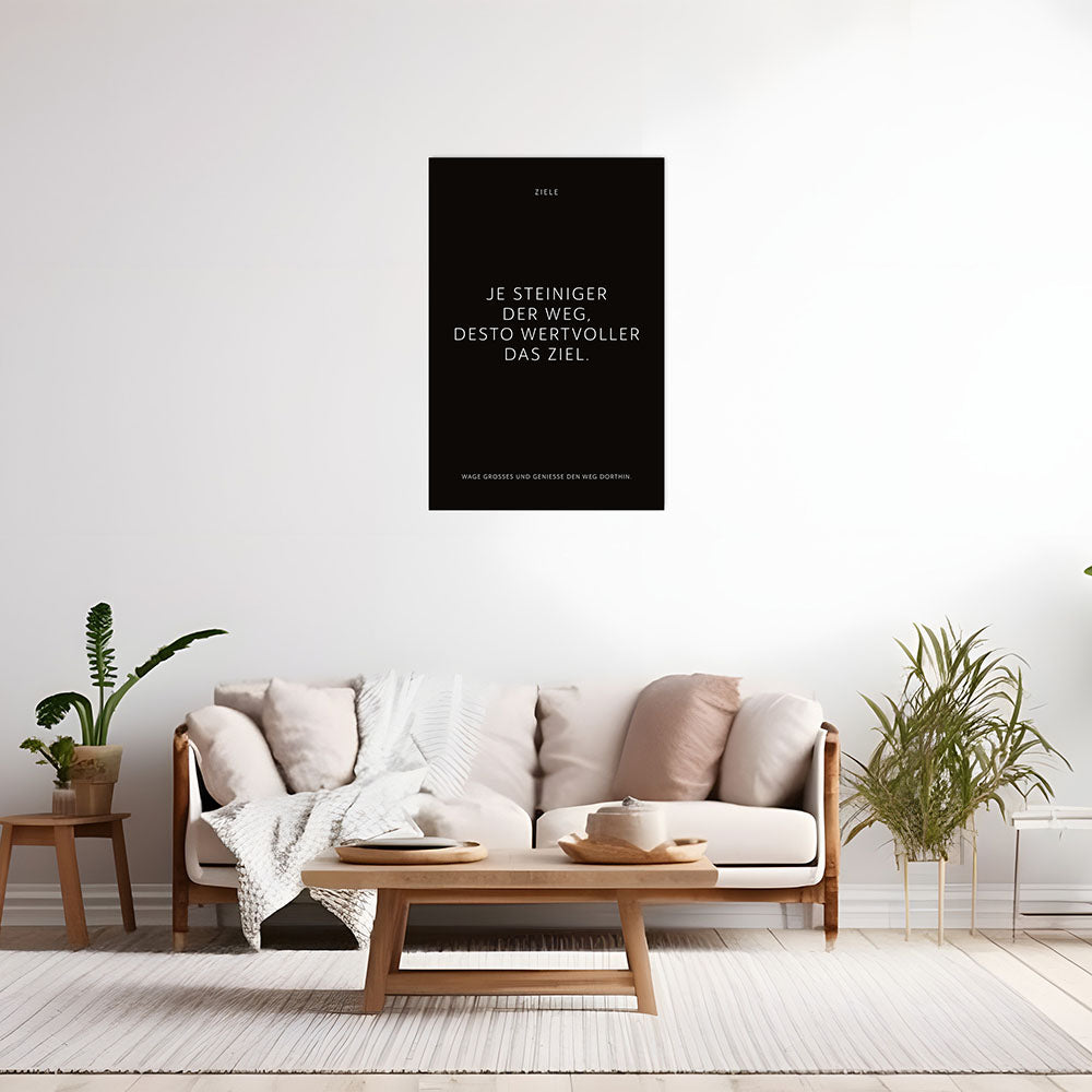 Poster ohne Rahmen mit Text Je steiniger der Weg desto wertvoller das Ziel auf dunklem Hintergrund