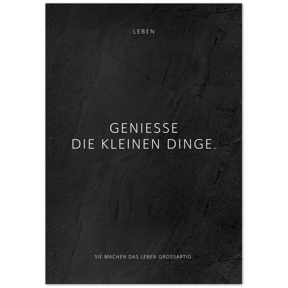 Genieße die kleinen Dinge. – Poster Seidenmatt Schwarzgrau in gewellter Steinoptik – ohne Rahmen