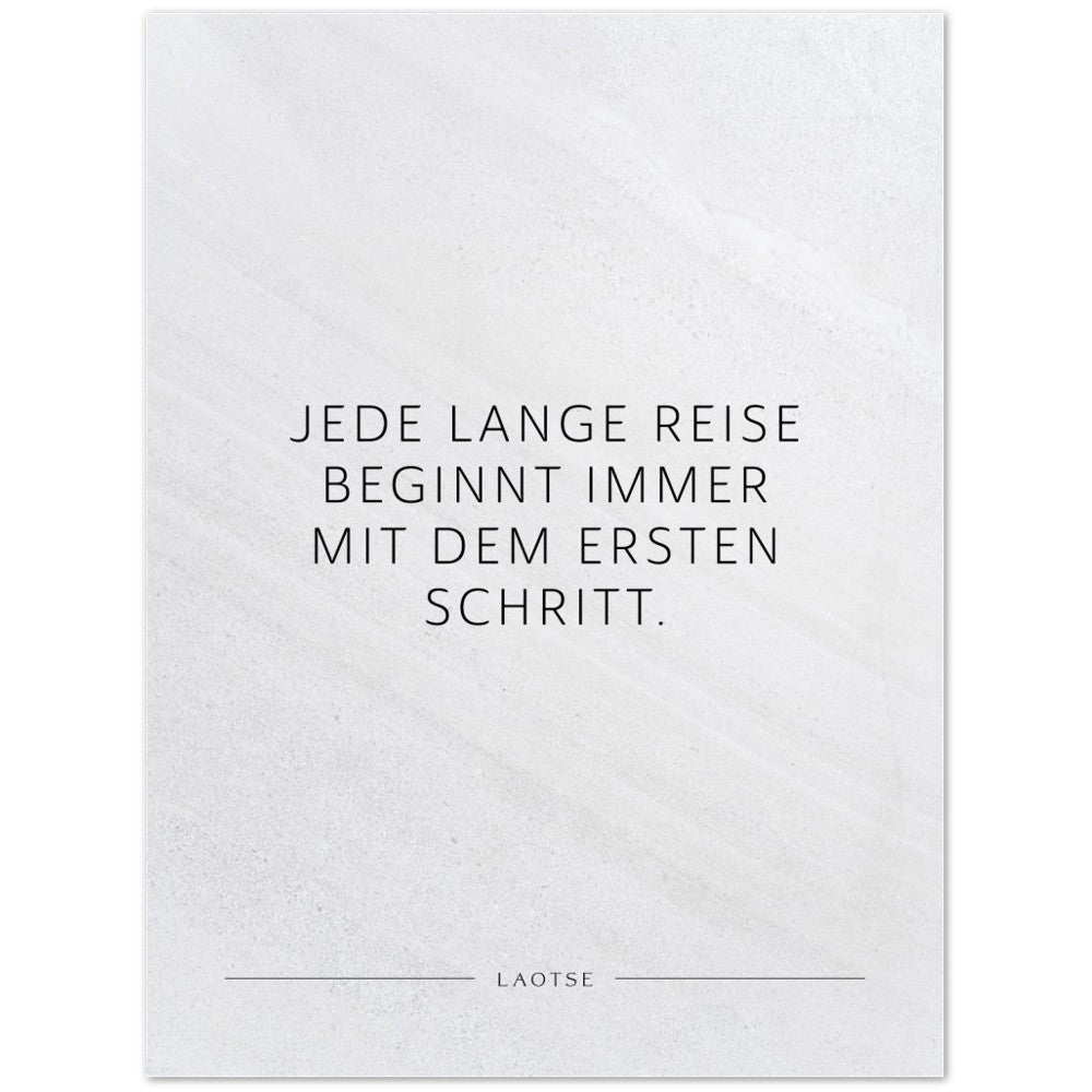 Jede lange Reise beginnt immer mit dem … – Poster Seidenmatt Weiss in Steinoptik – ohne Rahmen