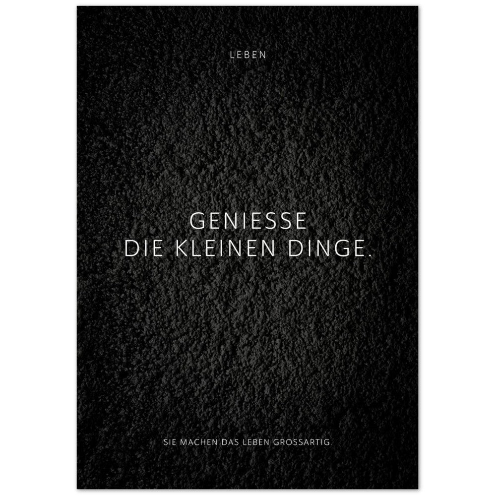 Genieße die kleinen Dinge. – Poster Seidenmatt Schwarzgrau in Strukturwandoptik – ohne Rahmen