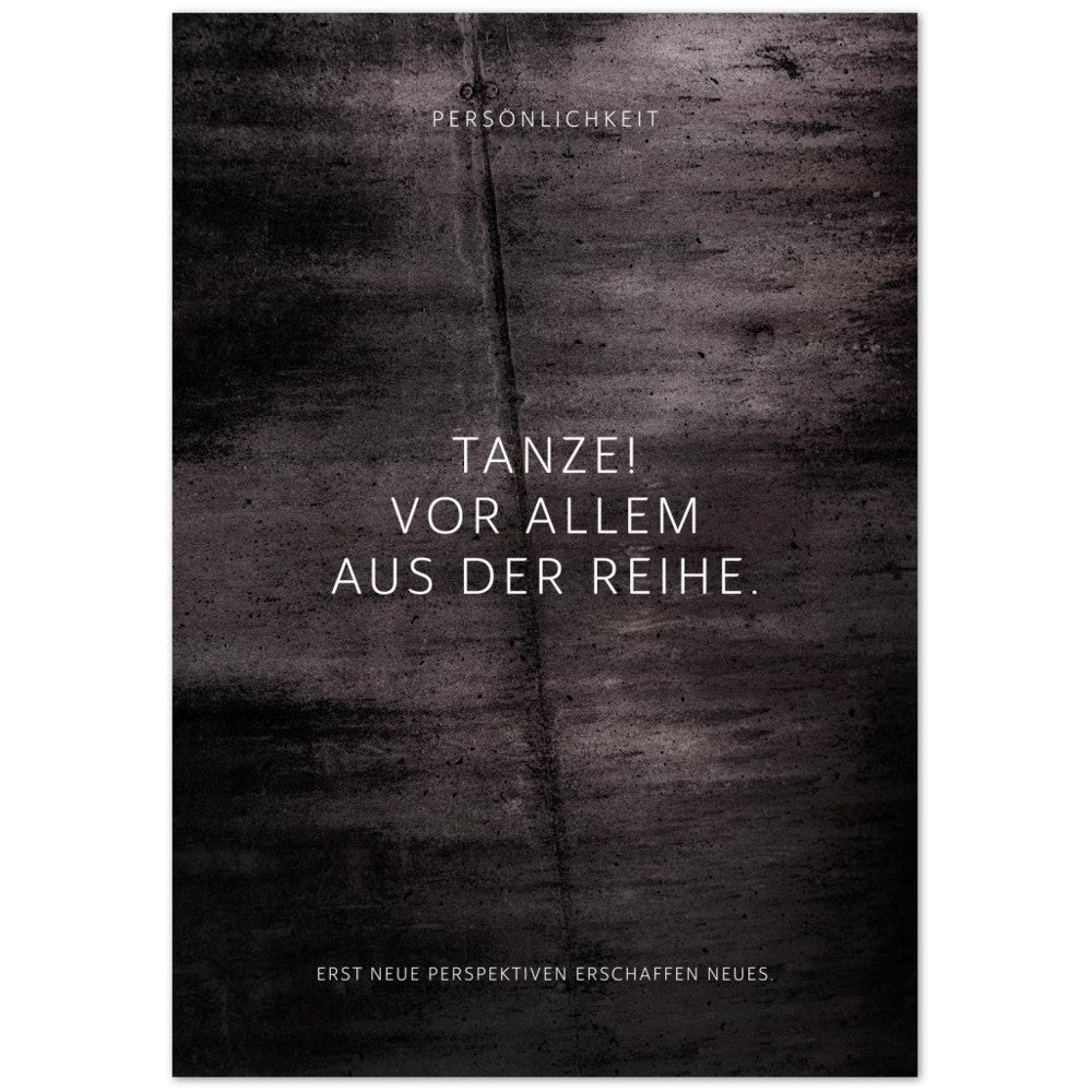 Tanze! Vor allem aus der Reihe. – Poster Seidenmatt Schwarzgrau in Betonoptik – ohne Rahmen
