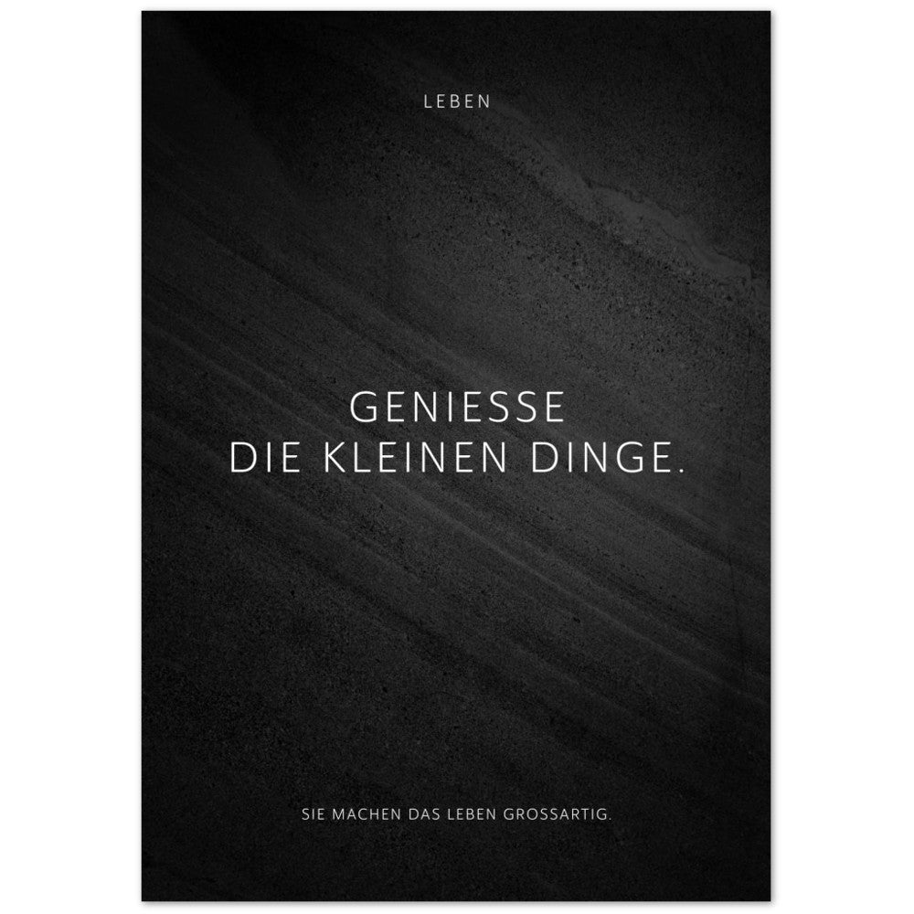 Genieße die kleinen Dinge. – Poster Seidenmatt Schwarzgrau in Steinoptik – ohne Rahmen