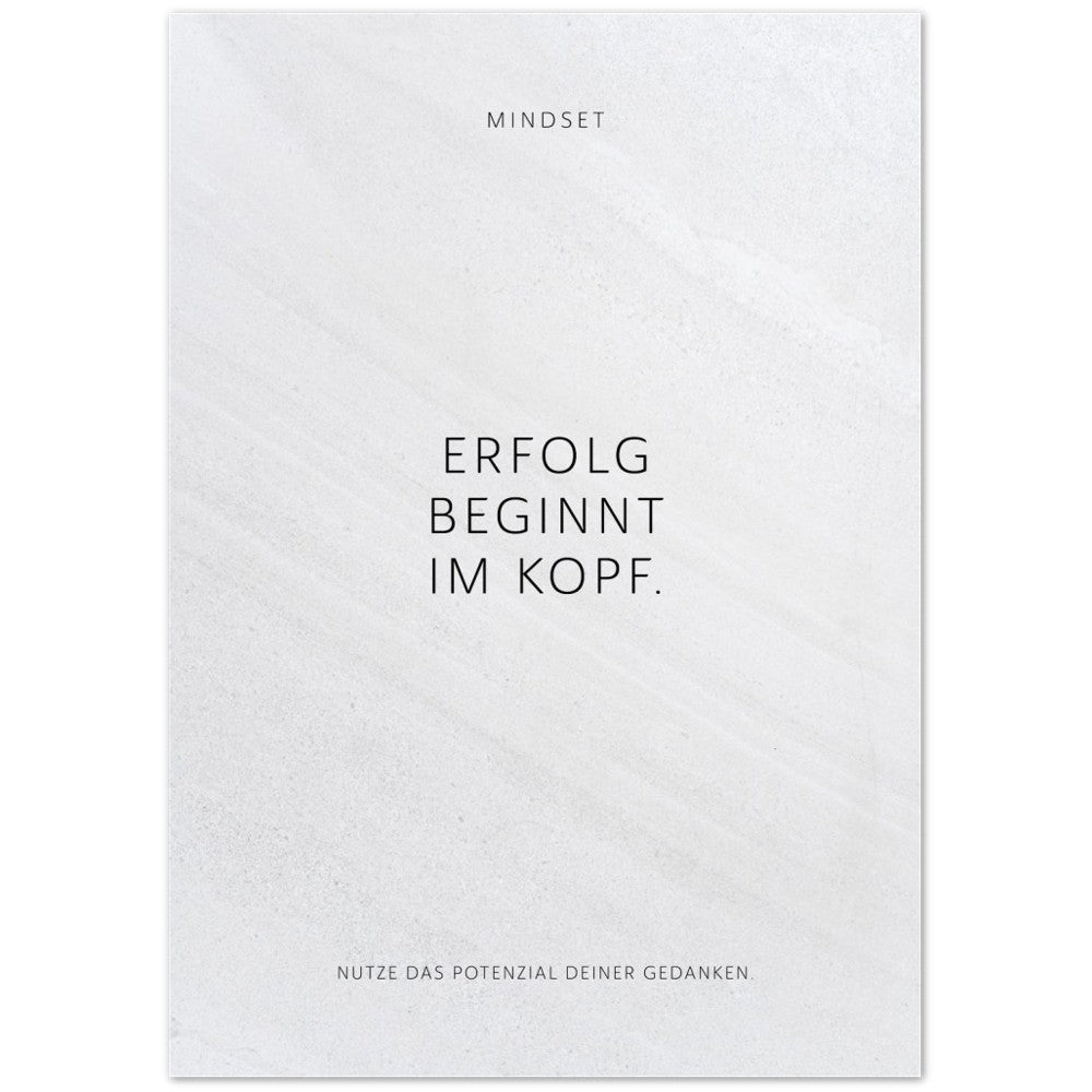Erfolg beginnt im Kopf. – Poster Seidenmatt Weiss in Steinoptik – ohne Rahmen