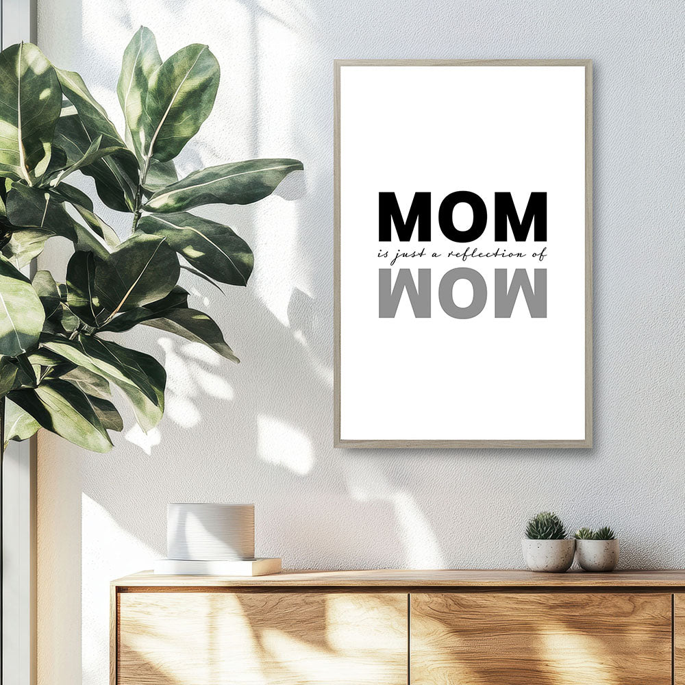 "Mom is just a reflection of wow" - Poster in Weiß-Schwarz