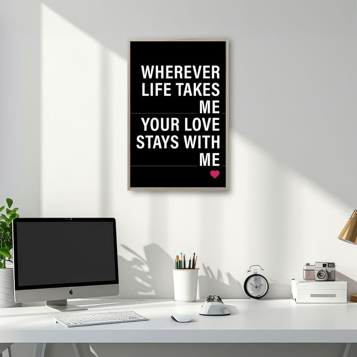 "Wherever life takes me your love stays with me" - Poster in Schwarz-Weiß-Pink