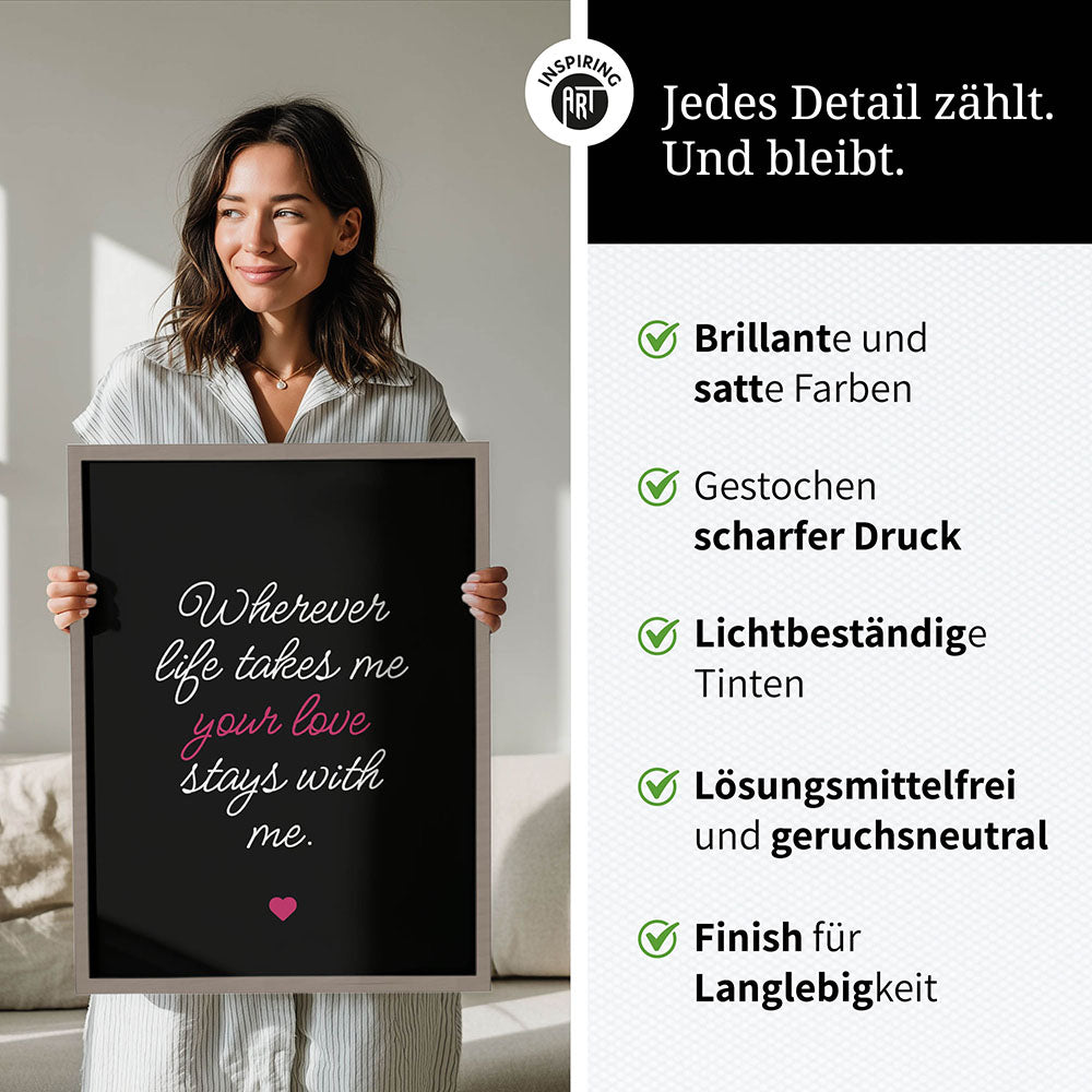 "Wherever life takes me your love stays with me" - Poster in Schwarz-Weiß-Pink