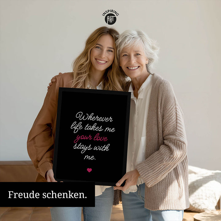 "Wherever life takes me your love stays with me" - Poster in Schwarz-Weiß-Pink