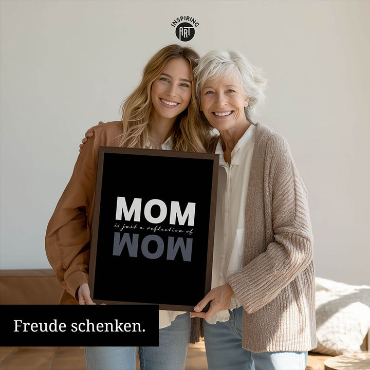 "Mom is just a reflection of wow" - Poster in Schwarz-Weiß