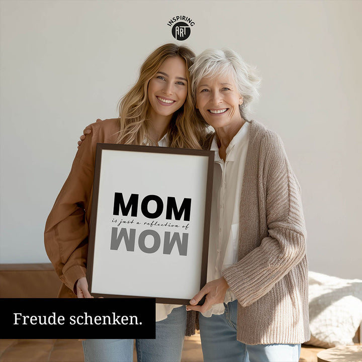 "Mom is just a reflection of wow" - Poster in Weiß-Schwarz