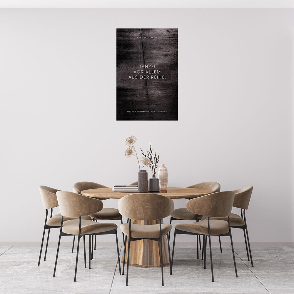 Poster mit Spruch zur persönlichen Motivation Tanze vor allem aus der Reihe