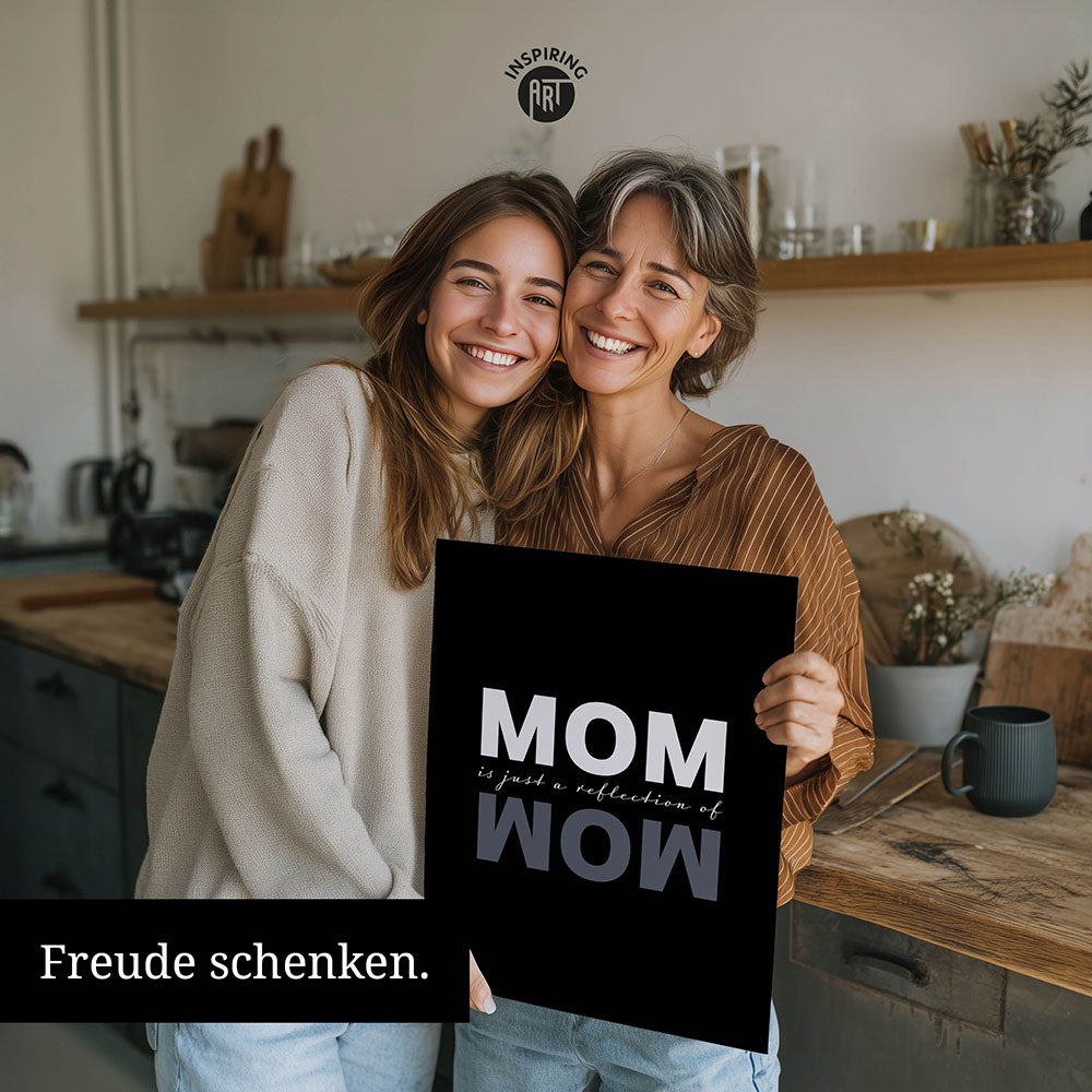 "Mom is just a reflection of wow" - Poster in Schwarz-Weiß