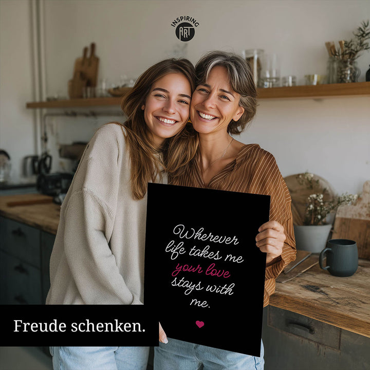 "Wherever life takes me your love stays with me" - Poster in Schwarz-Weiß-Pink