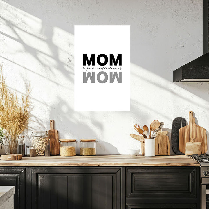 "Mom is just a reflection of wow" - Poster in Weiß-Schwarz