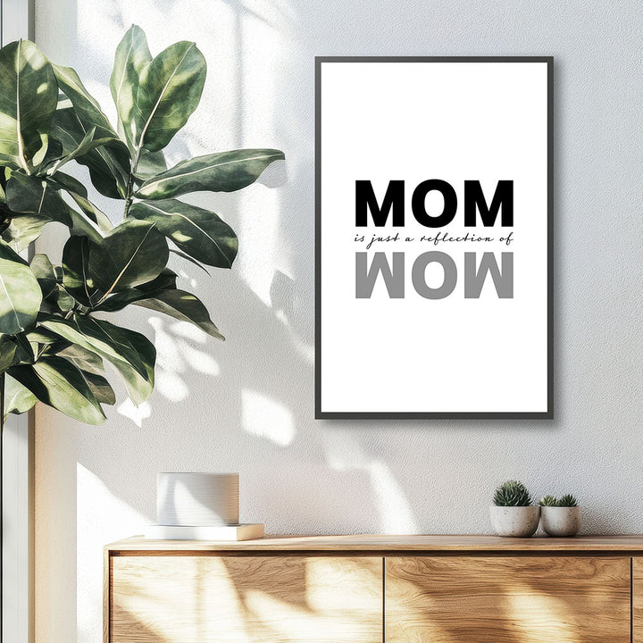 "Mom is just a reflection of wow" - Poster in Weiß-Schwarz