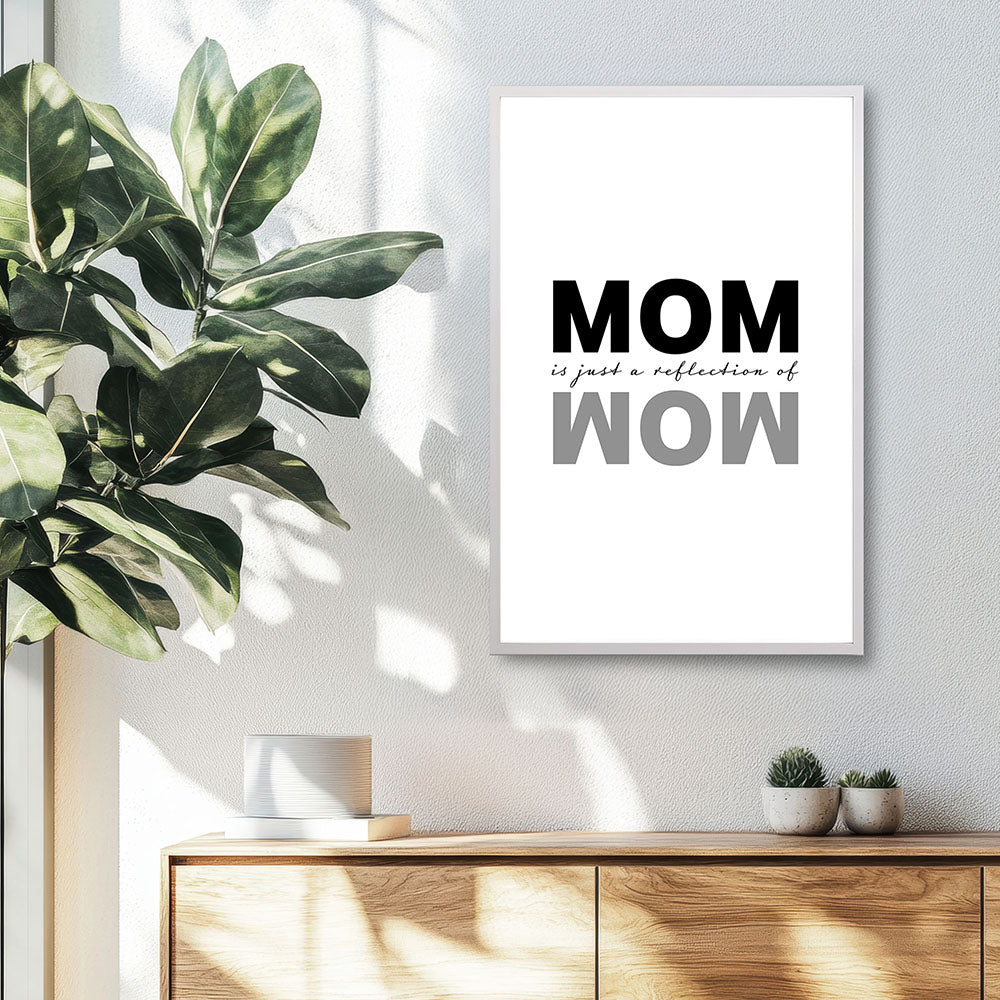 "Mom is just a reflection of wow" - Poster in Weiß-Schwarz