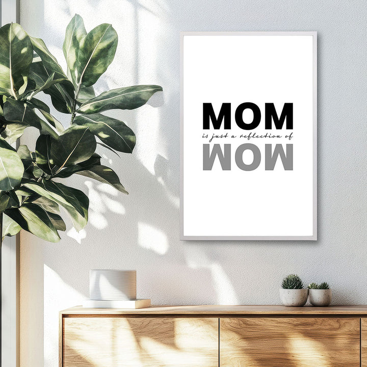 "Mom is just a reflection of wow" - Poster in Weiß-Schwarz