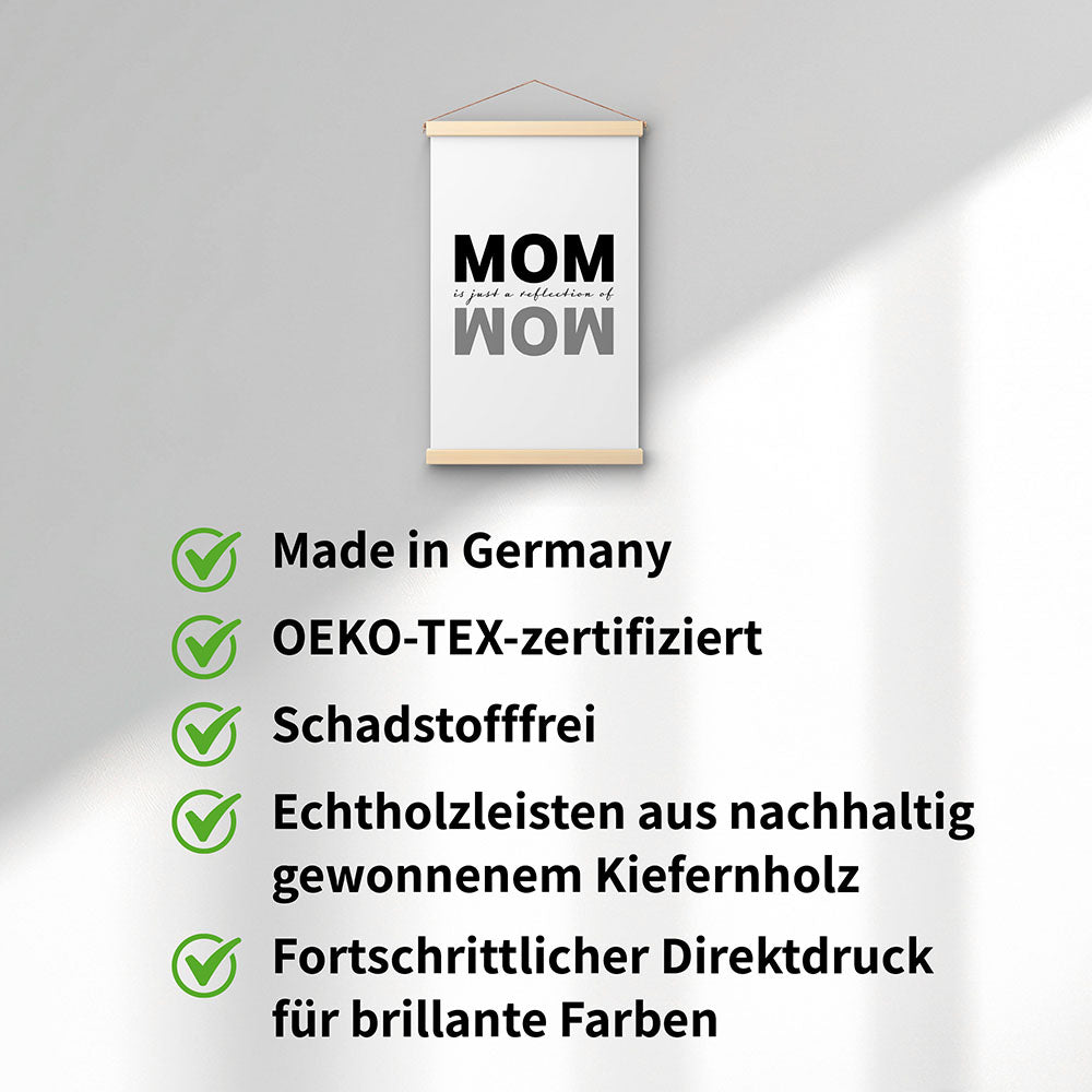 Mama-Zitat von Selma Lagerlöf - Stoffbild mit Holzleisten in Schwarz-Weiß