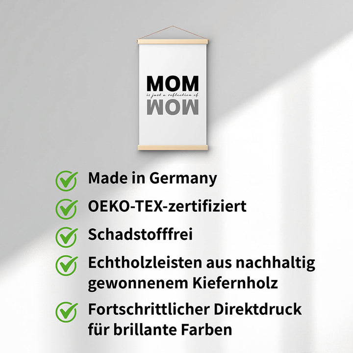 Mama-Zitat von Selma Lagerlöf - Stoffbild mit Holzleisten in Schwarz-Weiß