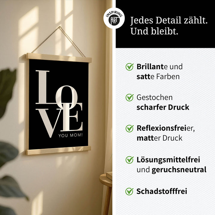 "Love you Mom" - Stoffbild mit Holzleisten in Schwarz-Weiß