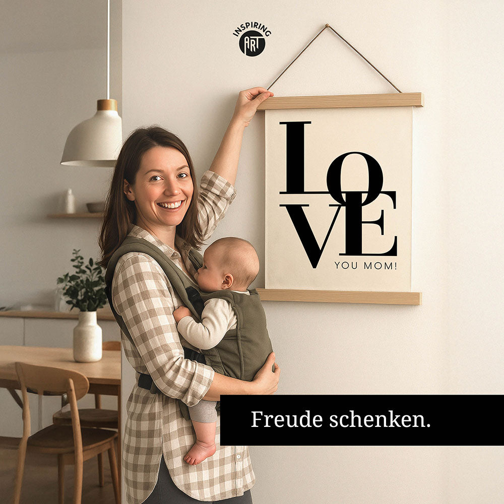 "Love you Mom" - Stoffbild mit Holzleisten in Weiß-Schwarz