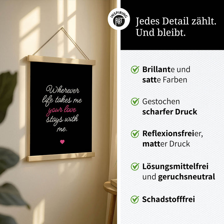 "Wherever life takes me your love stays with me" - Stoffbild mit Holzleisten in Schwarz-Weiß-Pink