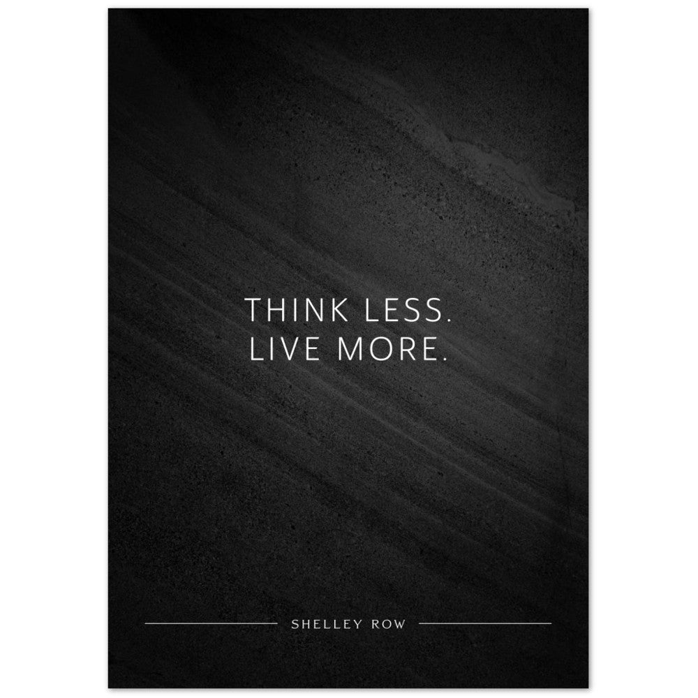 Think less. Live more. (Shelley Row) – Poster Seidenmatt Schwarzgrau in Steinoptik – ohne Rahmen