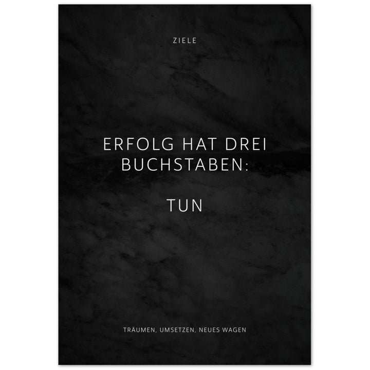 Erfolg hat drei Buchstaben: TUN – Poster Seidenmatt Schwarzgrau in Marmoroptik – ohne Rahmen