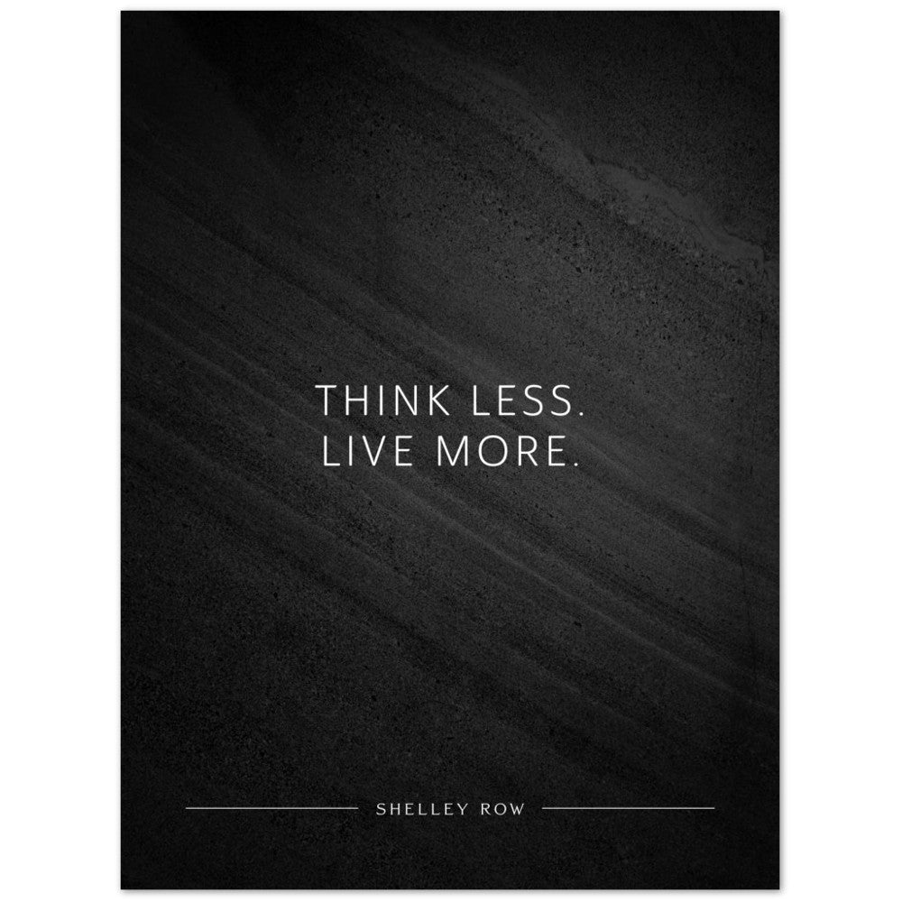 Think less. Live more. (Shelley Row) – Poster Seidenmatt Schwarzgrau in Steinoptik – ohne Rahmen