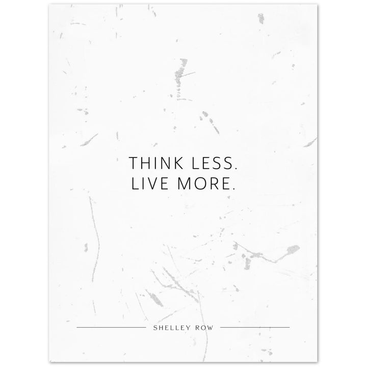 Think less. Live more. (Shelley Row) – Poster Seidenmatt Weiss in Grungeoptik – ohne Rahmen