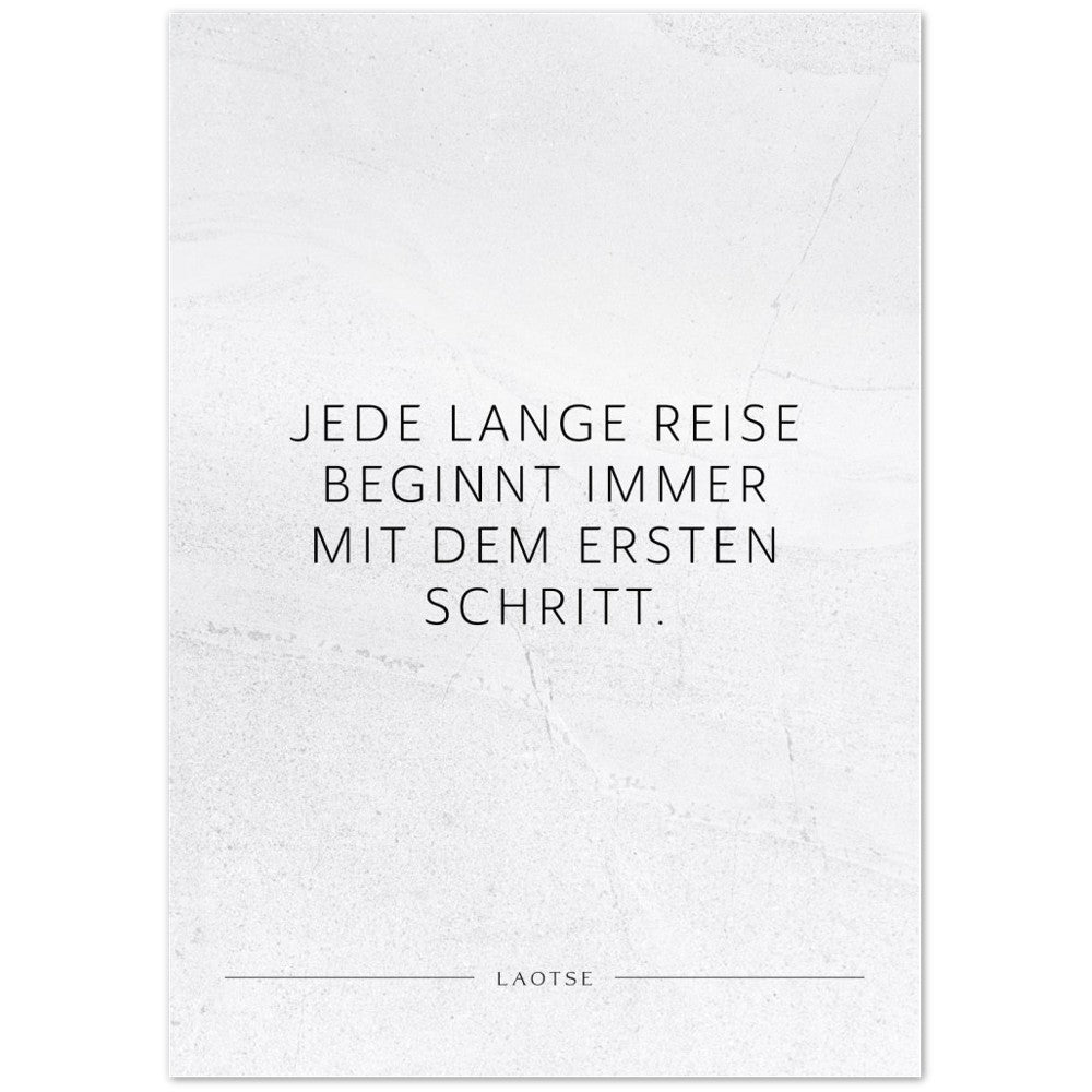 Jede lange Reise beginnt immer mit dem … – Poster Seidenmatt Weiss in gewellter Steinoptik – ohne Rahmen