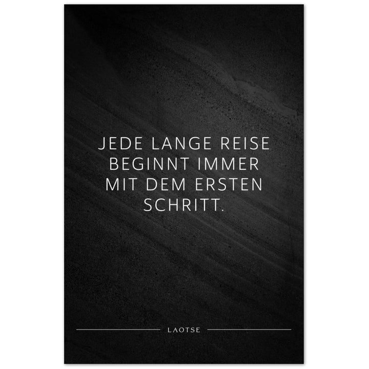 Jede lange Reise beginnt immer mit dem … – Poster Seidenmatt Schwarzgrau in Steinoptik – ohne Rahmen