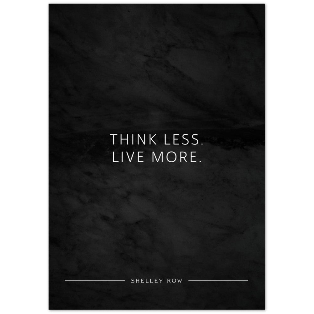 Think less. Live more. (Shelley Row) – Poster Seidenmatt Schwarzgrau in Marmoroptik – ohne Rahmen