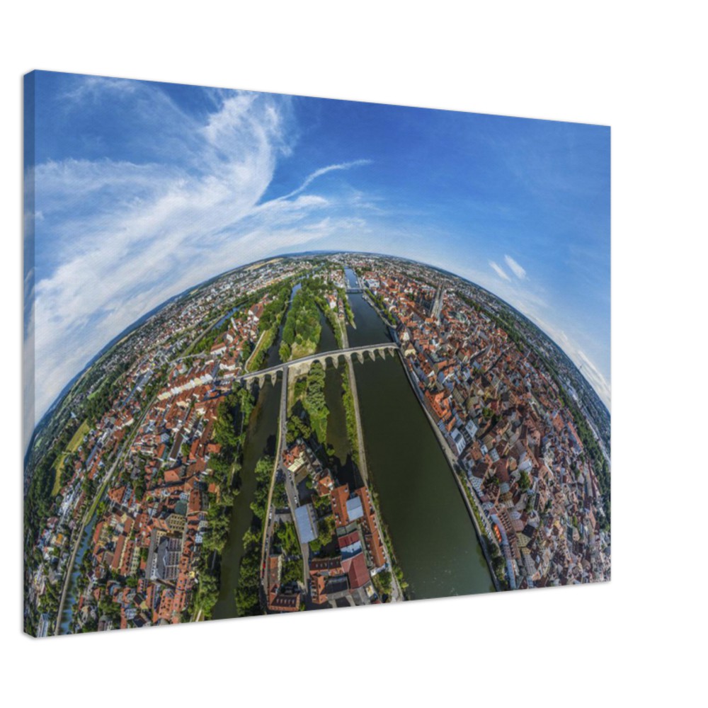 Regensburg mit Donau, Steinerne Brücke und Jahninsel – Leinwand Panorama – Regensburg